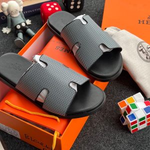 Hermès Izmir Sandals – Luxury Slides | Zigzag