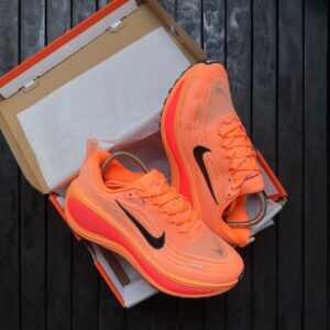 Nike Vomero Plus – Orange Pulse